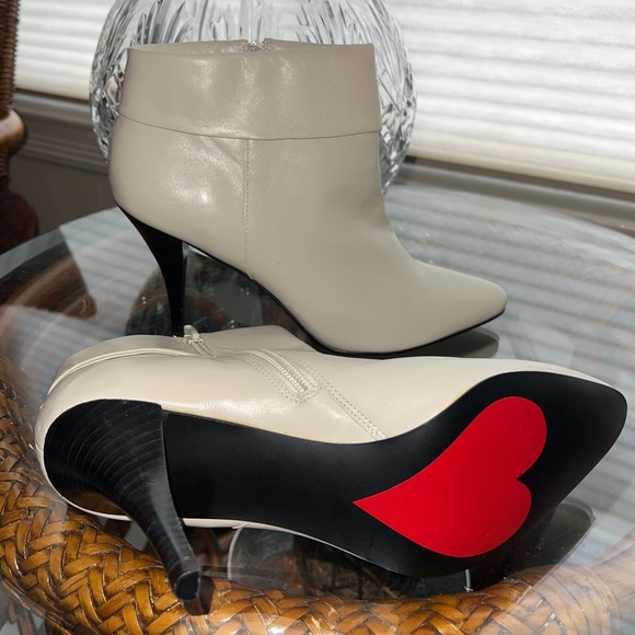 Light cream 3.5” heel ankle booties - Picture 6 of 16